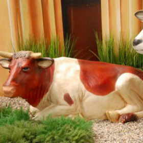 Vache couchée grandeur nature 140cm