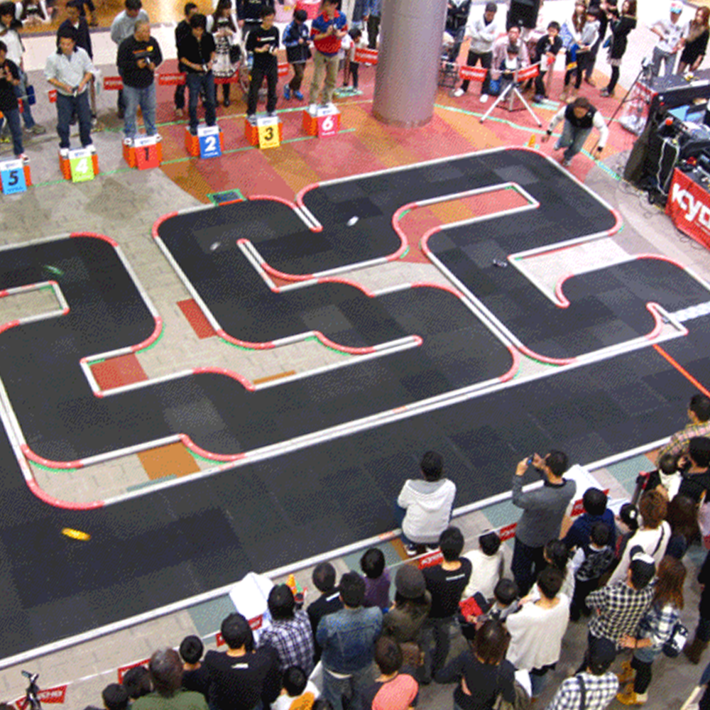 Circuit avec voiture radiocommandée