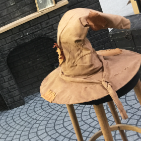 Choixpeau et tabouret