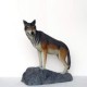 Loup sur rocher 124cm