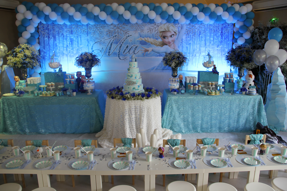 Décoration féérique pour un anniversaire Reine des Neiges